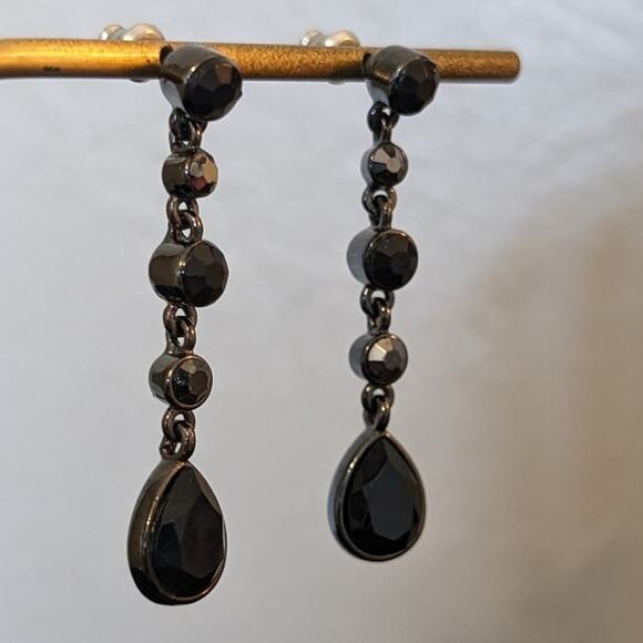 Black Crystal Teardrop Dangle Gun Metal Earrings - Picture 3 of 5